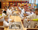 Barevná věž a velryby na kroužku Šikovný chemik